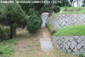 浅川巧氏の墓地へ階段